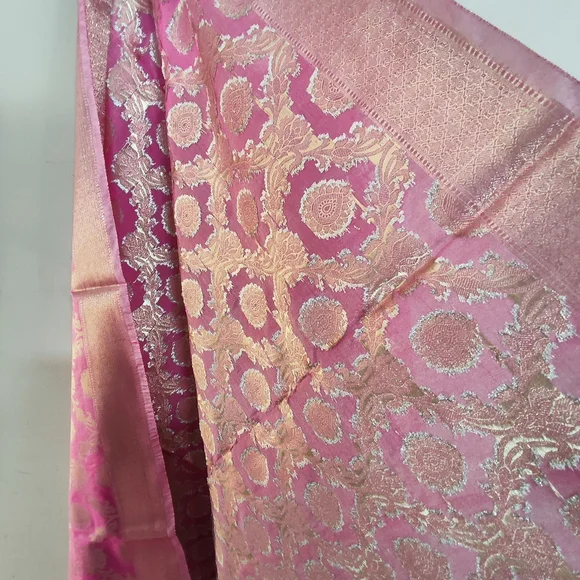 Pink Banarasi Dupatta - Picture 3 of 4